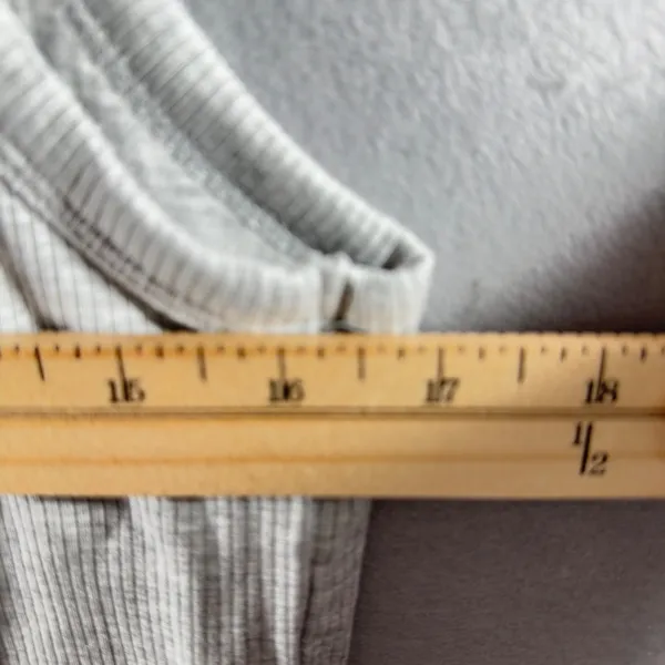 483 | NWT OFFLINE by Aerie Ribbed Cropped Tank Top Light‎ Gray XL - Image 3