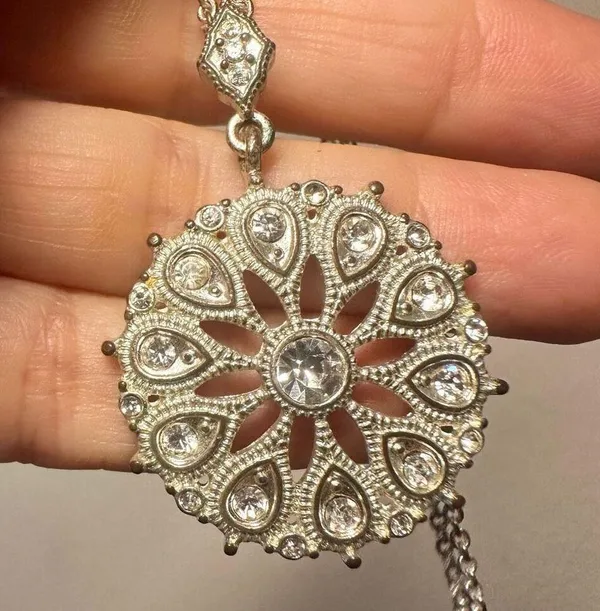 Circle rhinestone silver tone pendant necklace - Image 2