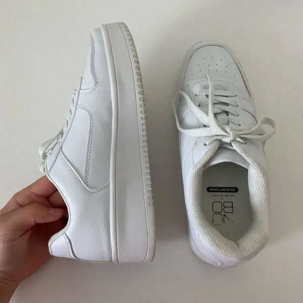 No Boundaries‎ women’s white fashion sneakers — size 6.5 - Image 4