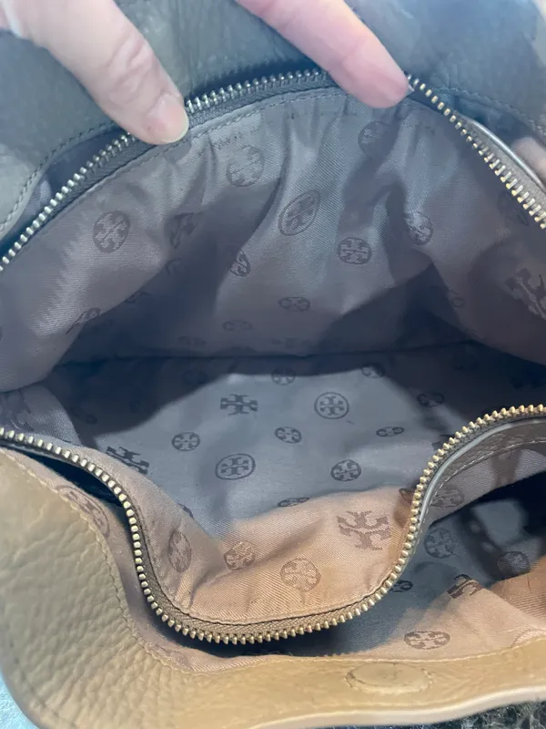 Tory Burch Small Slouch Britten Tote In French Grey - Image 6