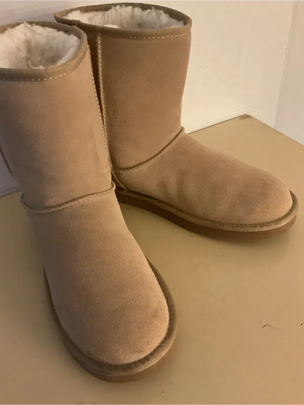 Koolaburra by Uggs women Tan Short classic short koola Boots US 9 - Image 6