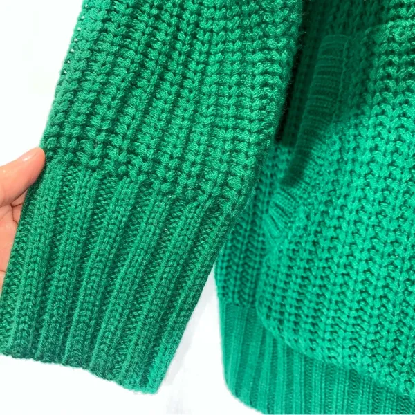 Green Sweatshirt Women’s Medium - Image 3