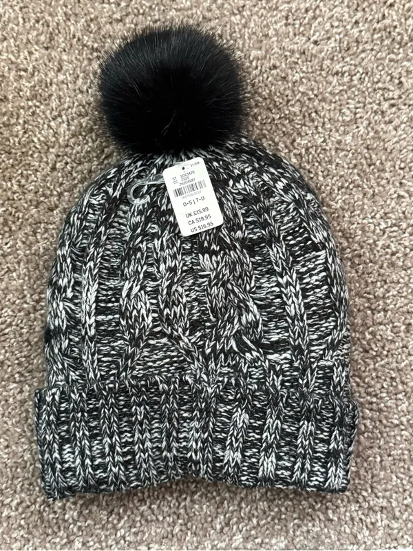 NWT Victoria’s Secret PINK Black White Cable Knit Sherpa Pom Beanie Hat - Image 4