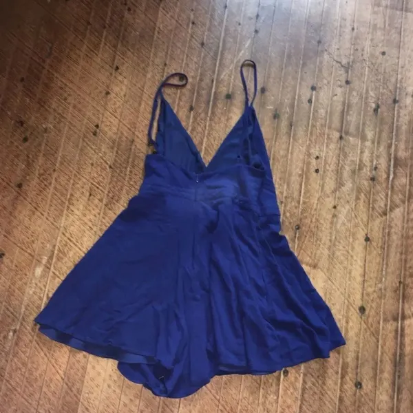 Lulu’s navy blue v-neck skirted S romper - Image 6