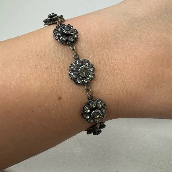 Vintage Silver Tone Rhinestone Flower Bracelet Delicate 90s Estate Jewelry - Image 2