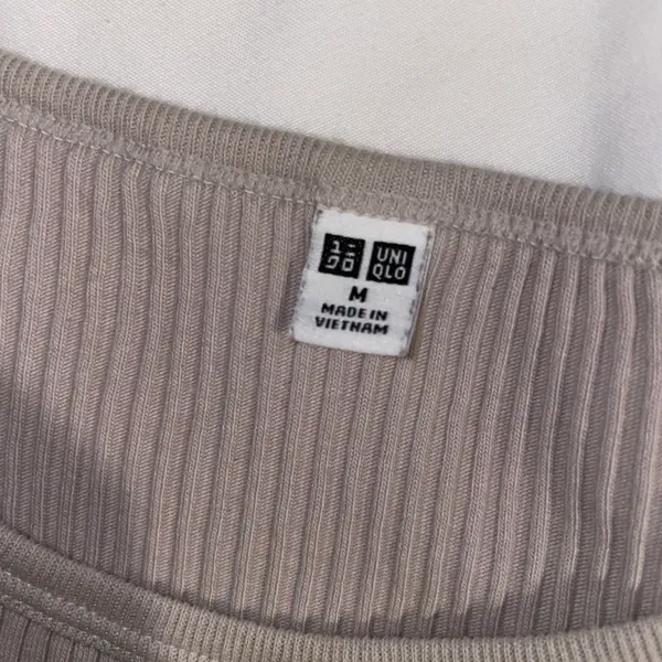 Uniqlo Ribbed Tee - Image 4