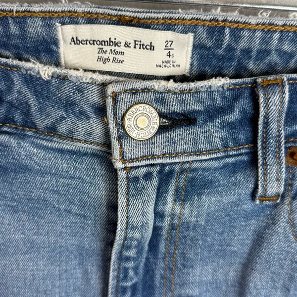 Abercrombie & Fitch • The Mom High‎ Rise Jeans Size 4 Short - Image 3