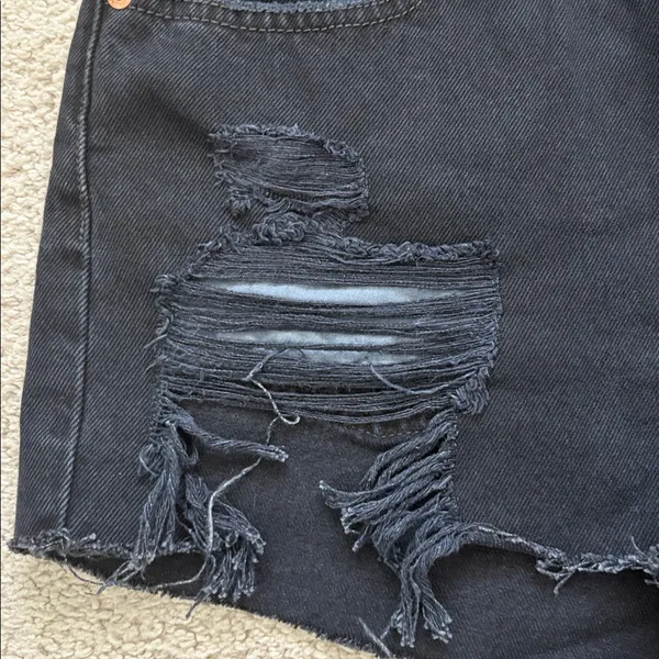 LEVI’S 501 Black Distressed Rip Raw Hem Denim Shorts Size 25 - Image 4