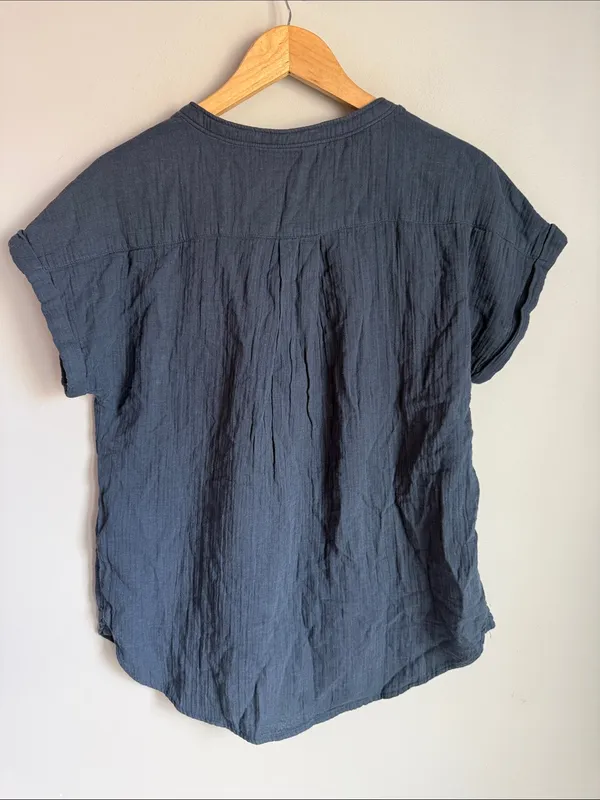 NEW Quince 100% Organic Cotton Gauze Roll Sleeve Shirt Small - Image 3