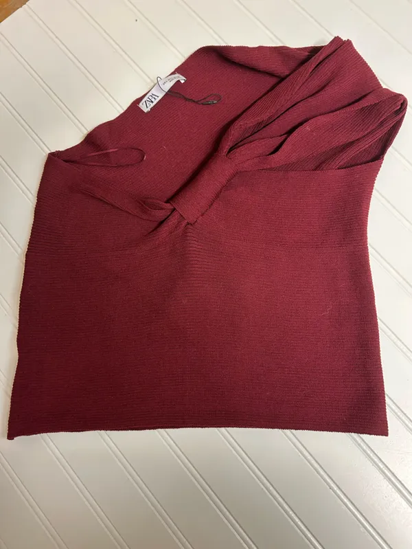 Zara Off-the-Shoulder Asymmetrical Ribbed Top Size Large - Image 2