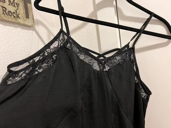 Cute black laced dress size medium - Image 2