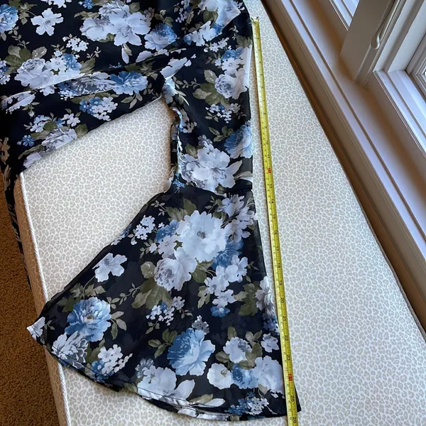 New Lulu’s long bell sleeve black with floral mini dress size M - Image 10