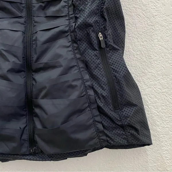 LULULEMON Black Lightweight Pleated Reflective Vest Size 4 - Image 11