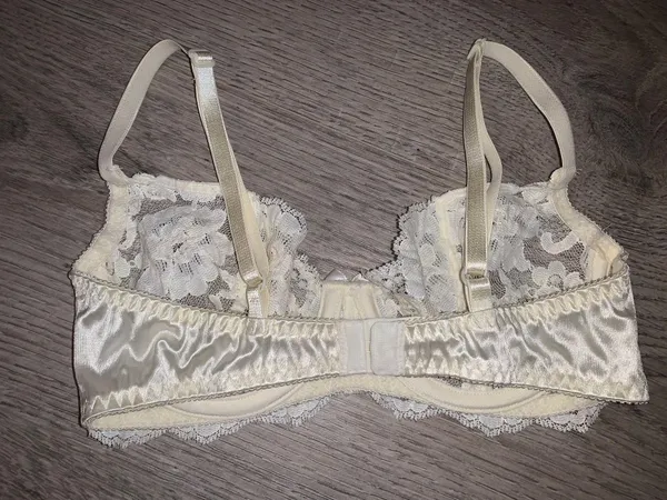 Victoria’s Secret Lace Bra 34B - Image 4