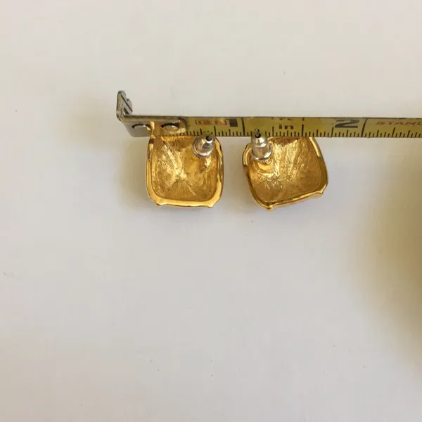 FINAL MARKDOWN Lovely enameled pierced earrings nwot - Image 4