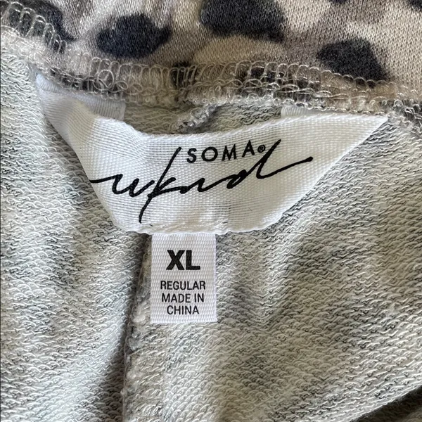 Soma Wknd Leopard Print Joggers with Cream Tie - Image 5