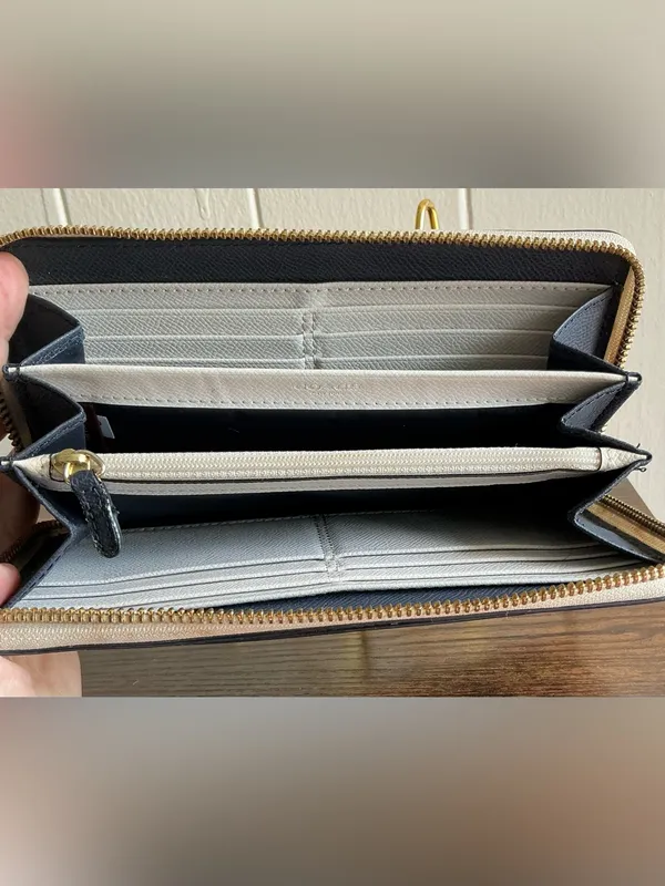 Rare two-tone Coach accordion zip around chalk white navy blue Leather Wallet - Image 8