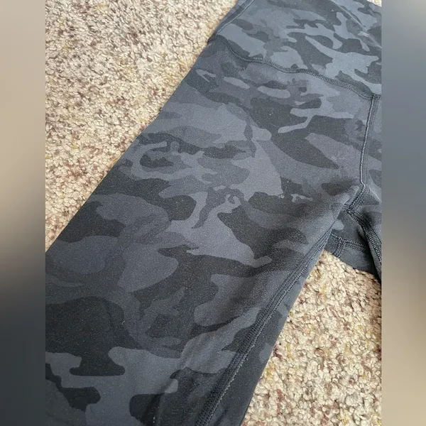 Lululemon Align Super High Rise Short 10" Incognito Camo Multi Grey size 4 - Image 5