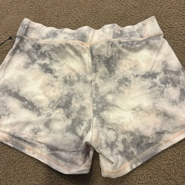 Strut This Women’s Sweatshirt and Shorts Tie Dye Matching Set - One Size - Image 8