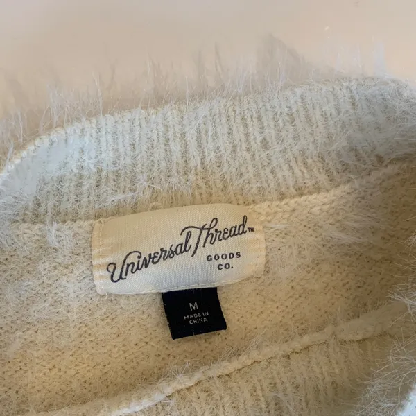Universal Thread Women’s Medium Fuzzy Neutral Tan Oversized Crewneck Sweater - Image 4