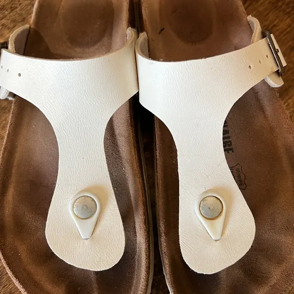 CUSHIONAIRE Leah Leather Thong Sandals Size 7 Granola - Image 12