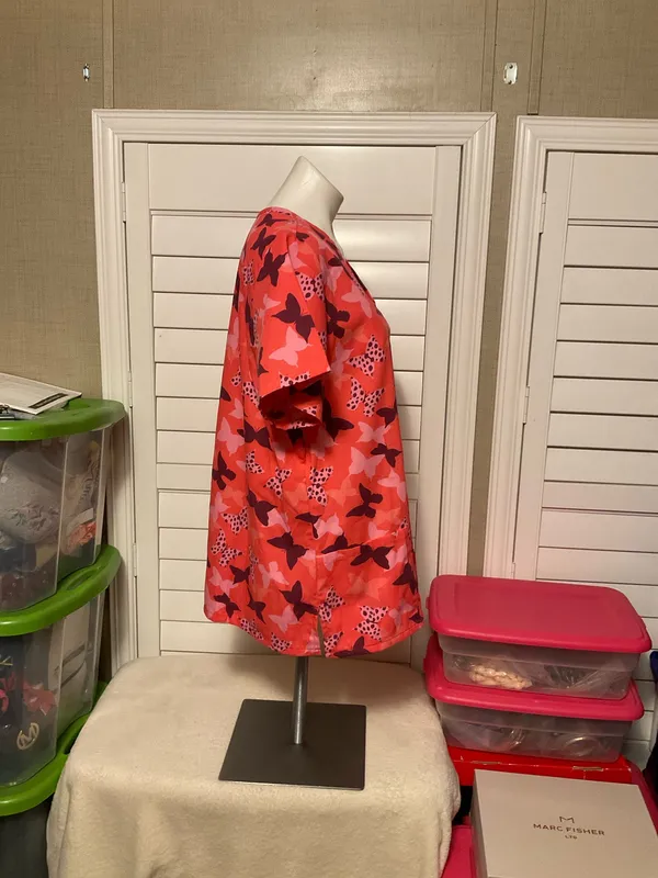 SB Scrubs Top Women’s S Winter Themed Red V-Neck Pullover Cotton - Image 2