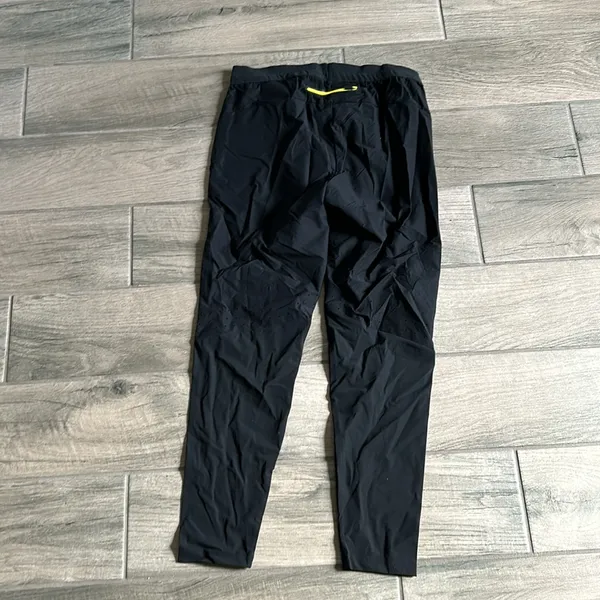 Technogym woman’s hybrid pant in black - Image 5