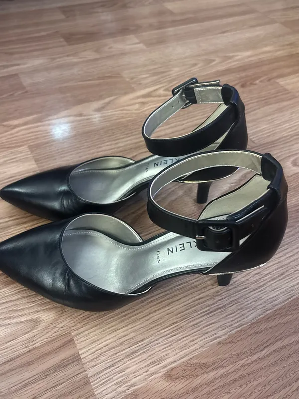 Anne Klein Black Pointed-Toe Ankle-Strap Kitten Heels Size 9M - Image 2