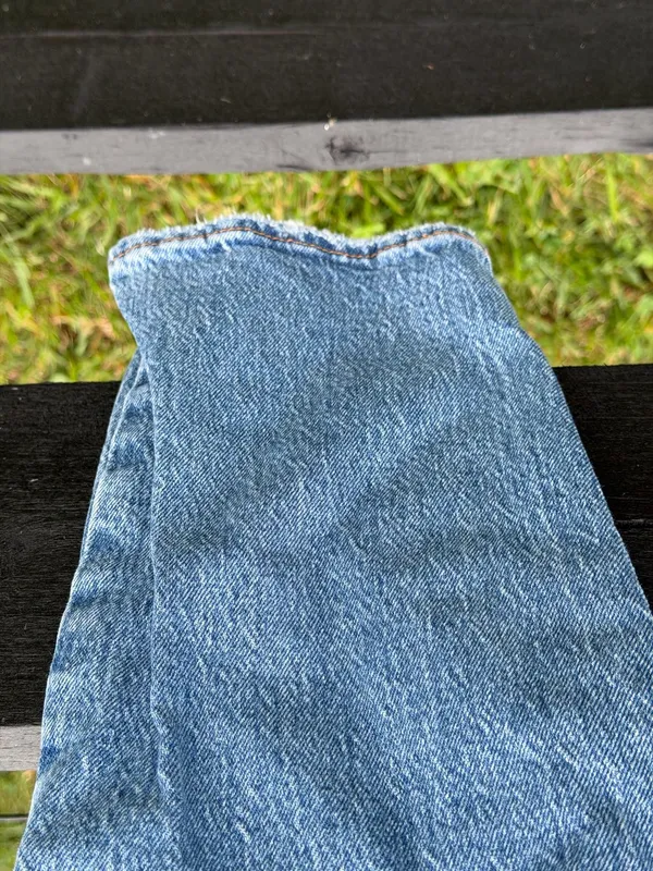 Levi’s Jeans Wedgie Straight Light Wash Distressed Size 26 - Image 13
