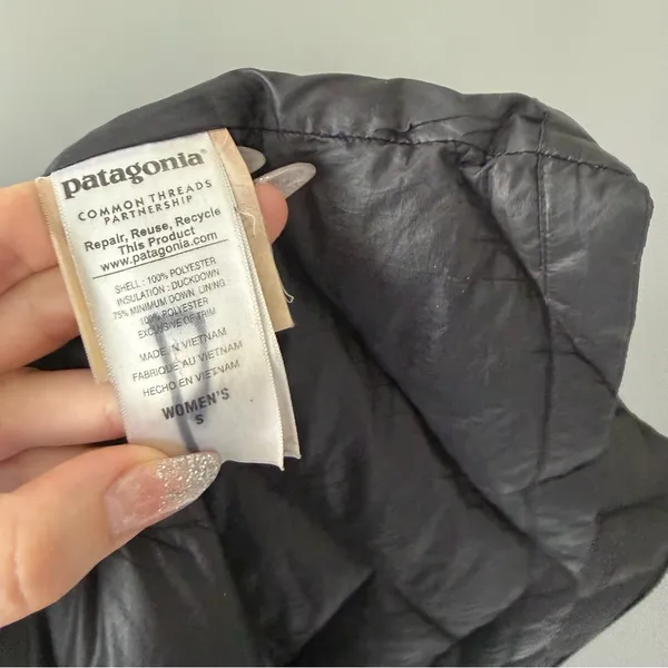 Patagonia Black Down Jacket Women’s Small Lightweight Puffer - Image 8