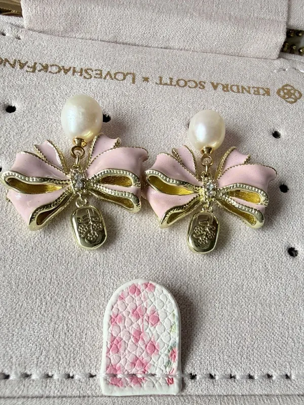 Kendra Scott x LoveShackFancy Pearl Bow Necklace and Earring Set - Image 4