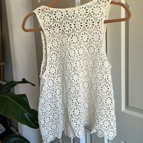 Urban Outfitters Pins & Needles Daisy Crochet Tank Size L - Image 4