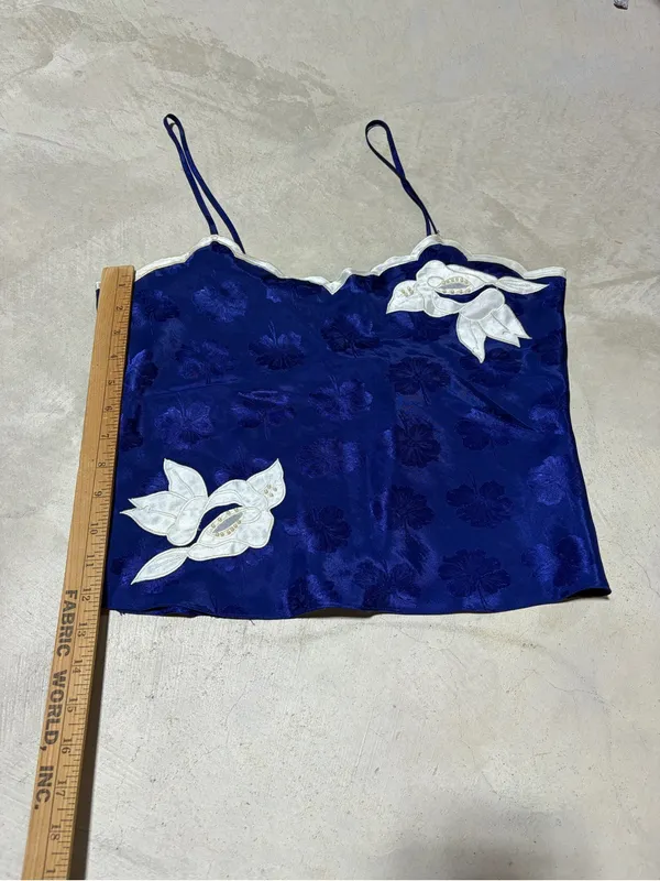 Victoria’s Secret gold label vintage Floral Camisole with White Appliqué small - Image 6