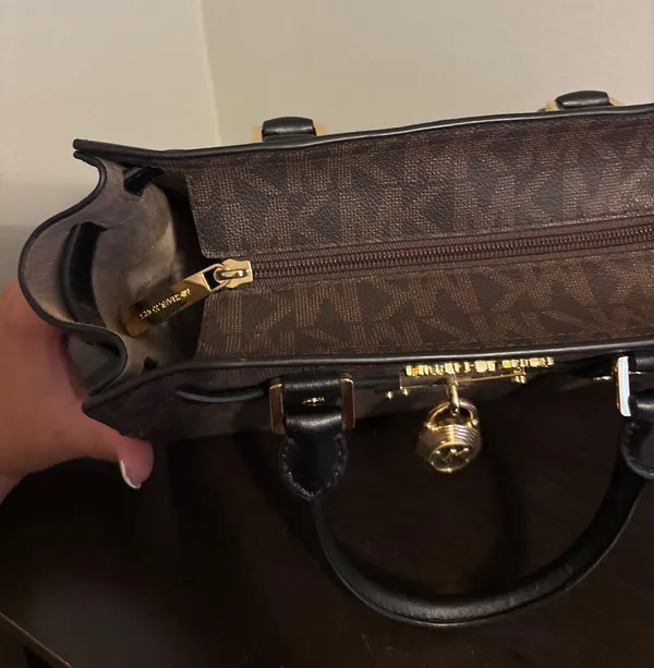 Michael Kors Handbag Crossbody - Image 11