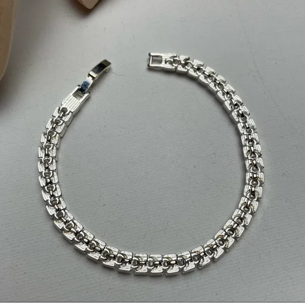 Faceted rhinestone silver tone bracelet - Image 4