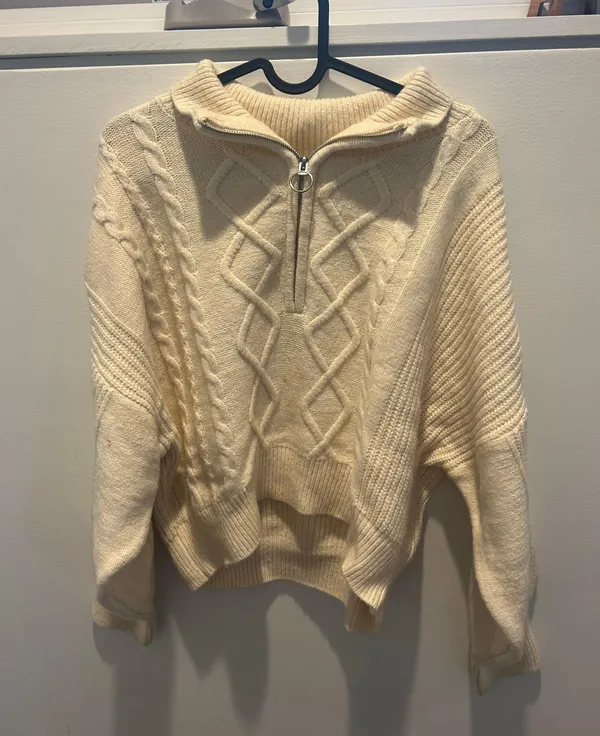 Thick Sweater - Image 2
