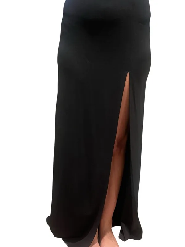 B. Smart Elegant Off-Shoulder Black Gown with Front Slit Size M - Image 3