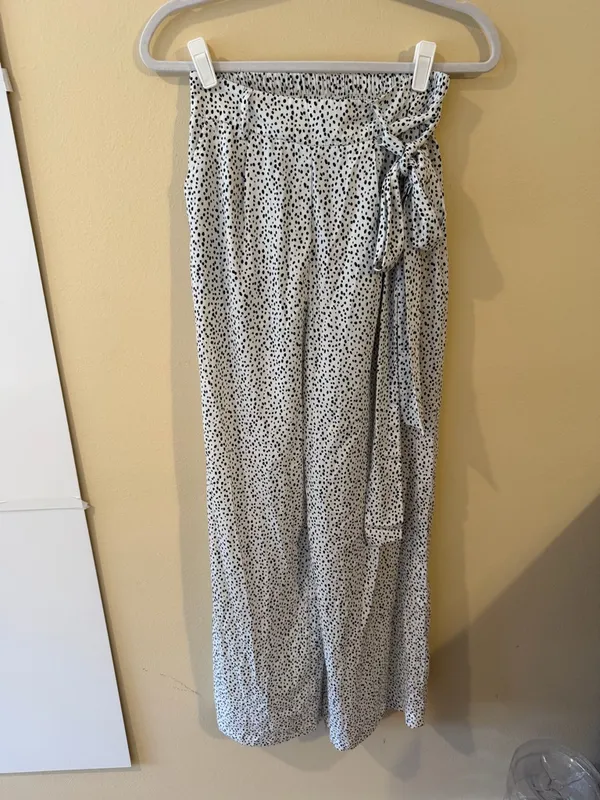Forever 21 White Pants with Black Speckle Tie Waist - Image 2