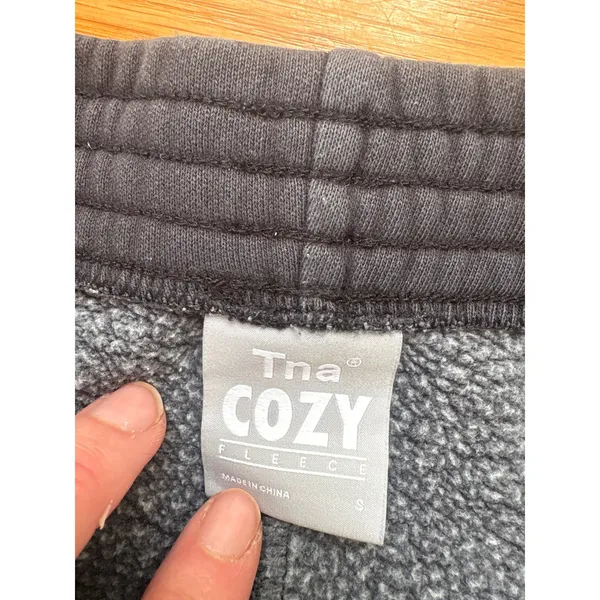 Tna Aritzia Cozy Fleece Shorts Dark Gray Charcoal Small Mid Rise Athletic Lounge - Image 2