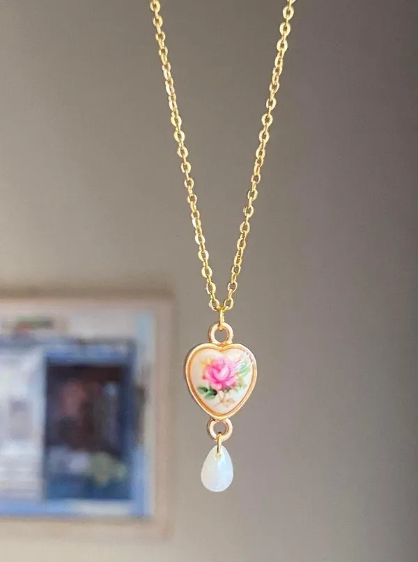 Handmade cottage fairy antique style heart rose necklace🌹🩵 - Image 3