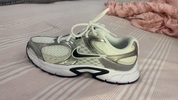 Nike shoes  - Image 2