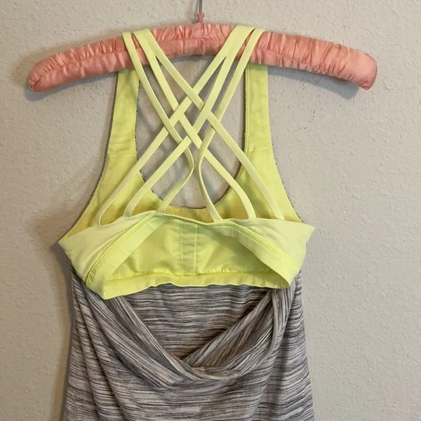 Lululemon Free To Be Wild Womens size 4 - Image 3