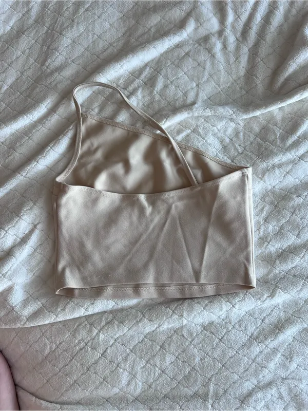 Abercrombie & Fitch One-Shoulder Cropped Tank Top in Light Beige - Image 2