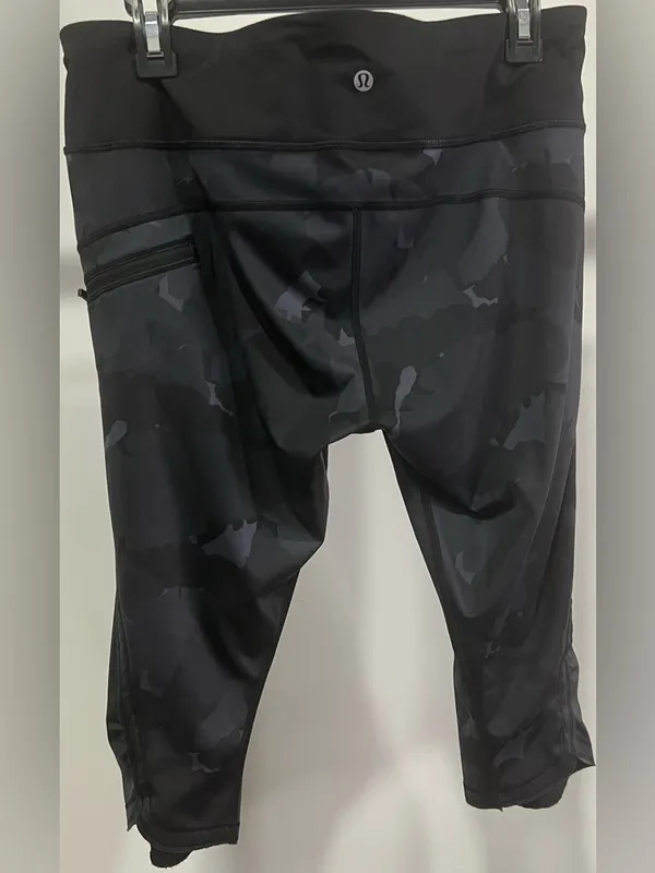 Camo Lululemon Capri Cropped Yoga Leggings Size 12 Camouflage - Image 2