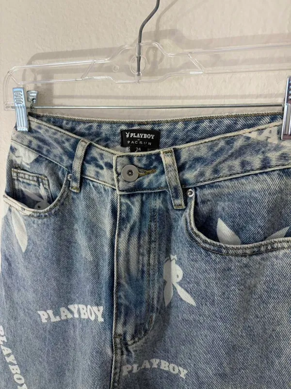 playboy 90s boyfriend jeans medium wash - Image 4