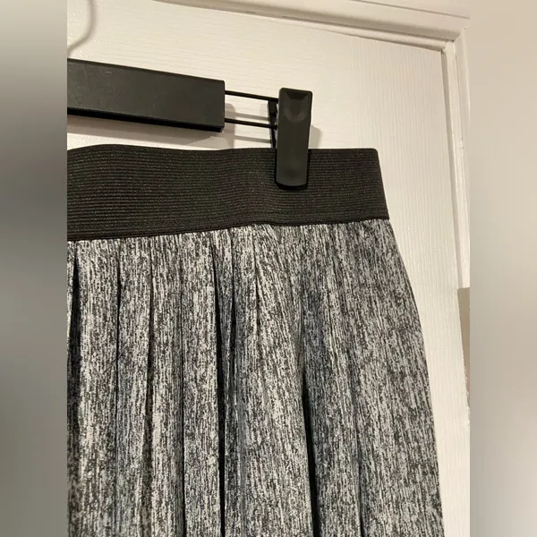 NWT Sag Harbor Size L Gray Heather Pleated Elastic Waist Lightweight Maxi Skirt - Image 4