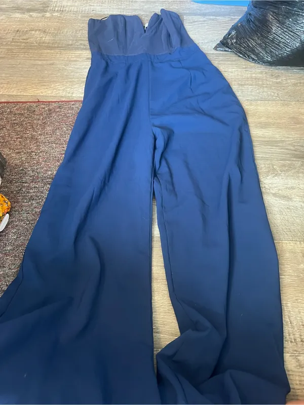 Tobi Navy Strapless Deep V Flowy Jumpsuit - size M - Image 12