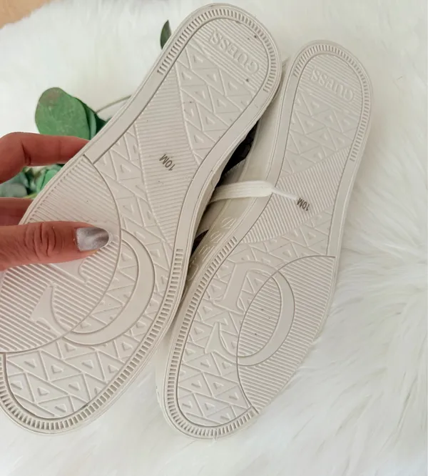New GUESS Women's Logo Print Low-Top Sneakers, Size 10 - Image 7