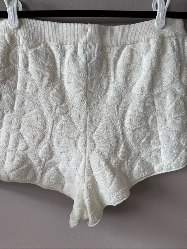 Roller Rabbit x Target NWT Women’s White Terry Embossed Daisy Shorts XL - Image 8