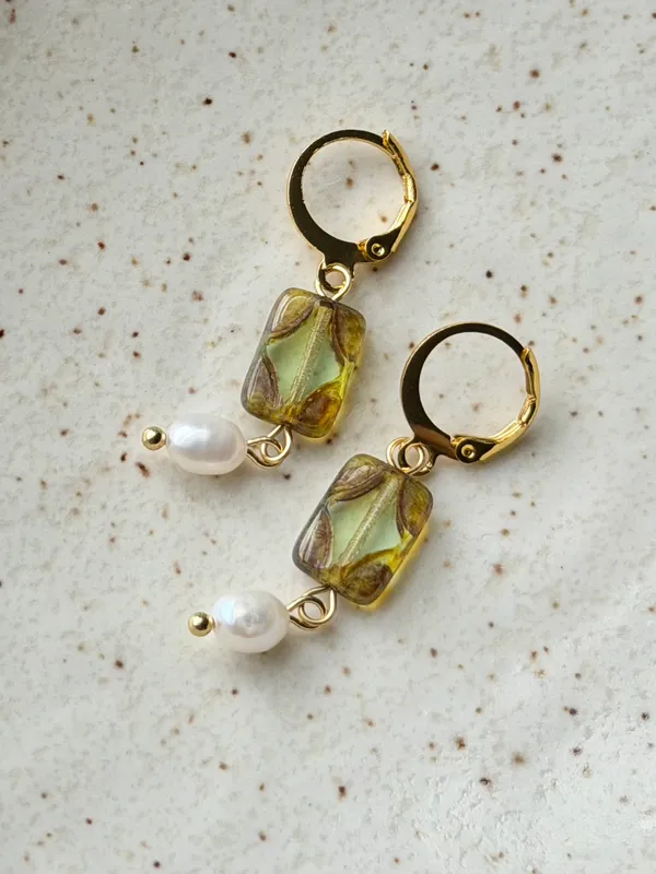 Handmade boho fairy dainty quality Czech glass beads & pearl dangle earrings💛 - Image 3